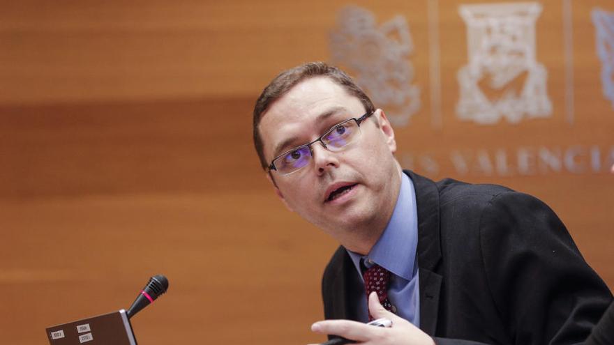 Tomás Lozano, durante su comparecencia en las Corts.