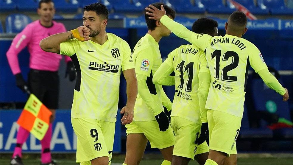 Suárez celebra su gol ante el Alavés en Vitoria