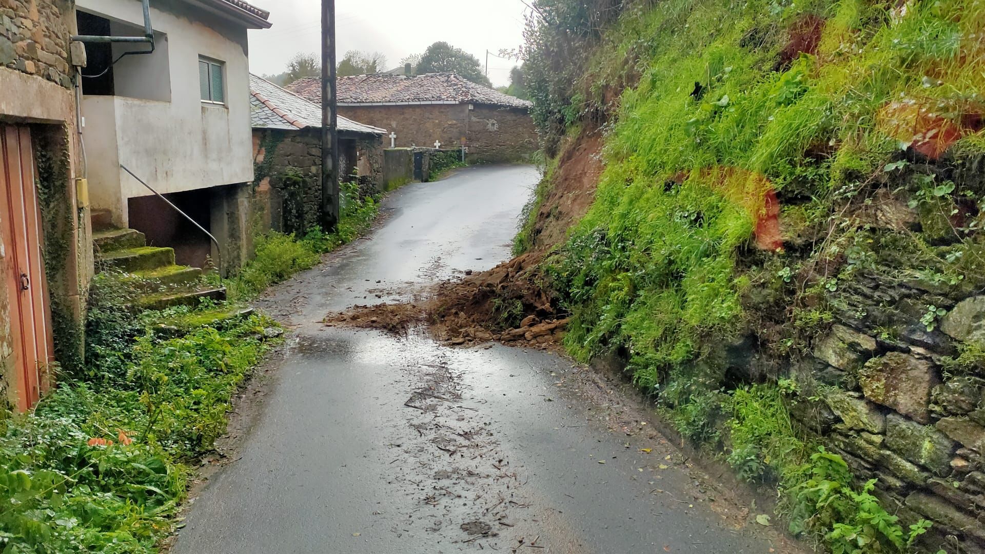 La borrasca Domingos se ensaña con Deza