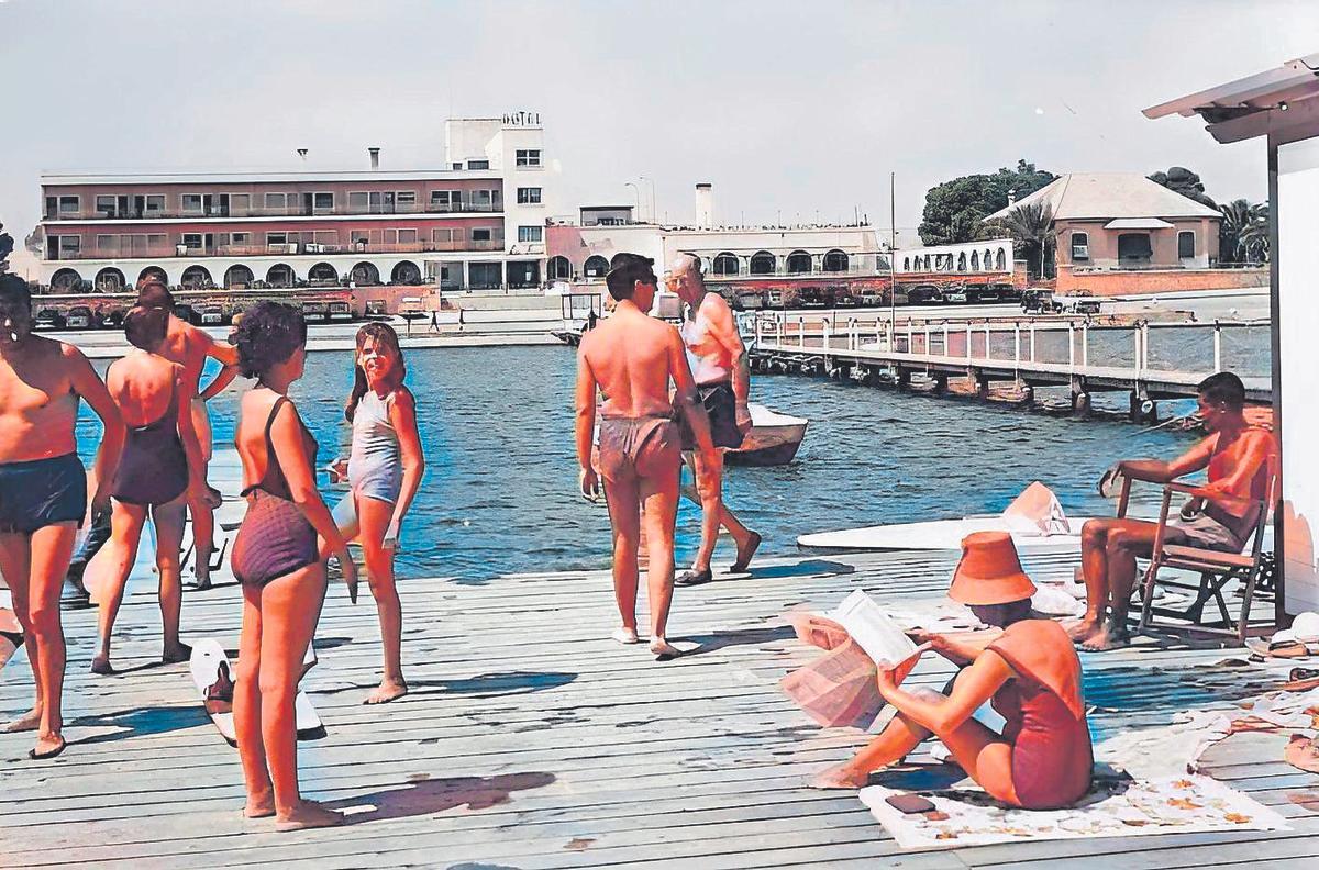 Balneario en el Hotel de Los Arcos, años sesenta.