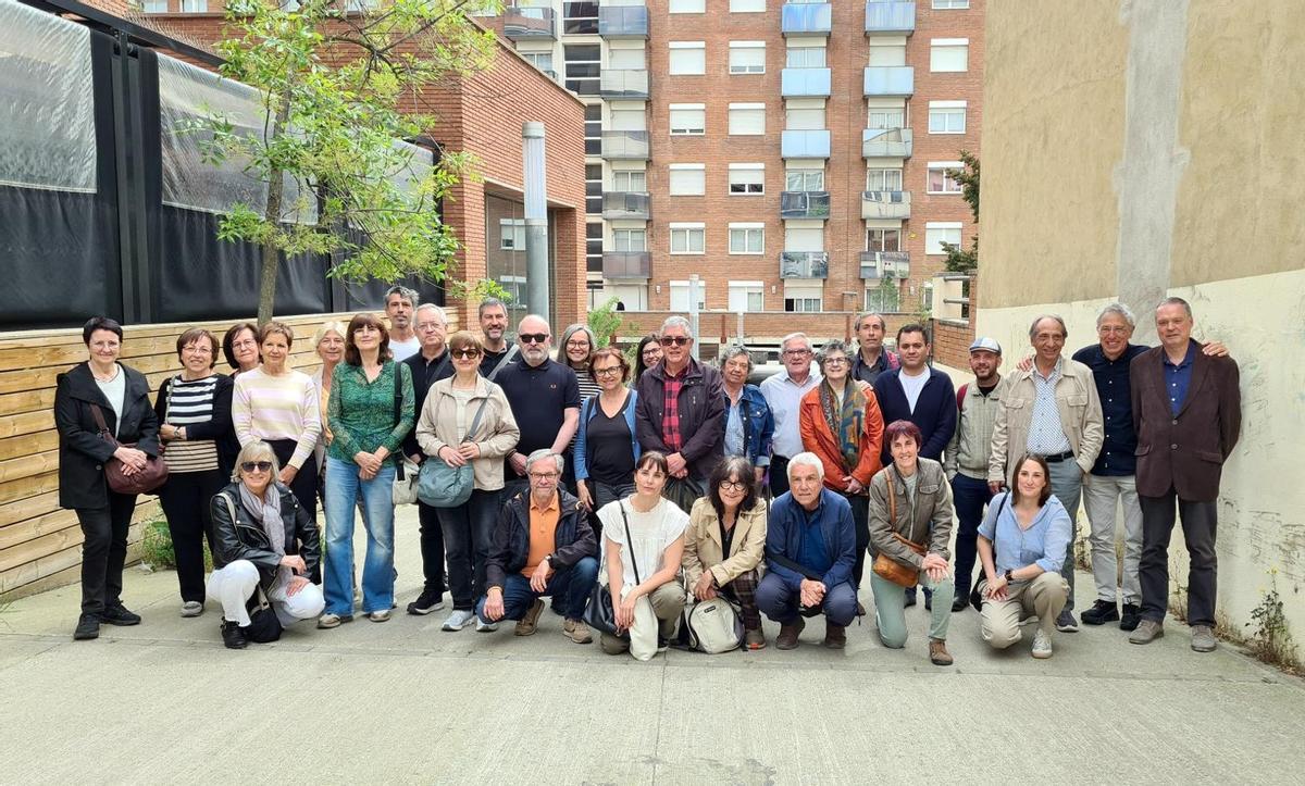 Membres del col·lectiu d’investigadors de l’Associació Memòria i Història de Manresa (Memòria.cat) reunits per festejar el vintè aniversari de l’associació