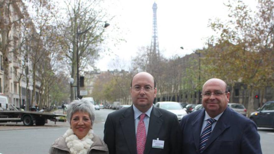 Todos pendientes de París