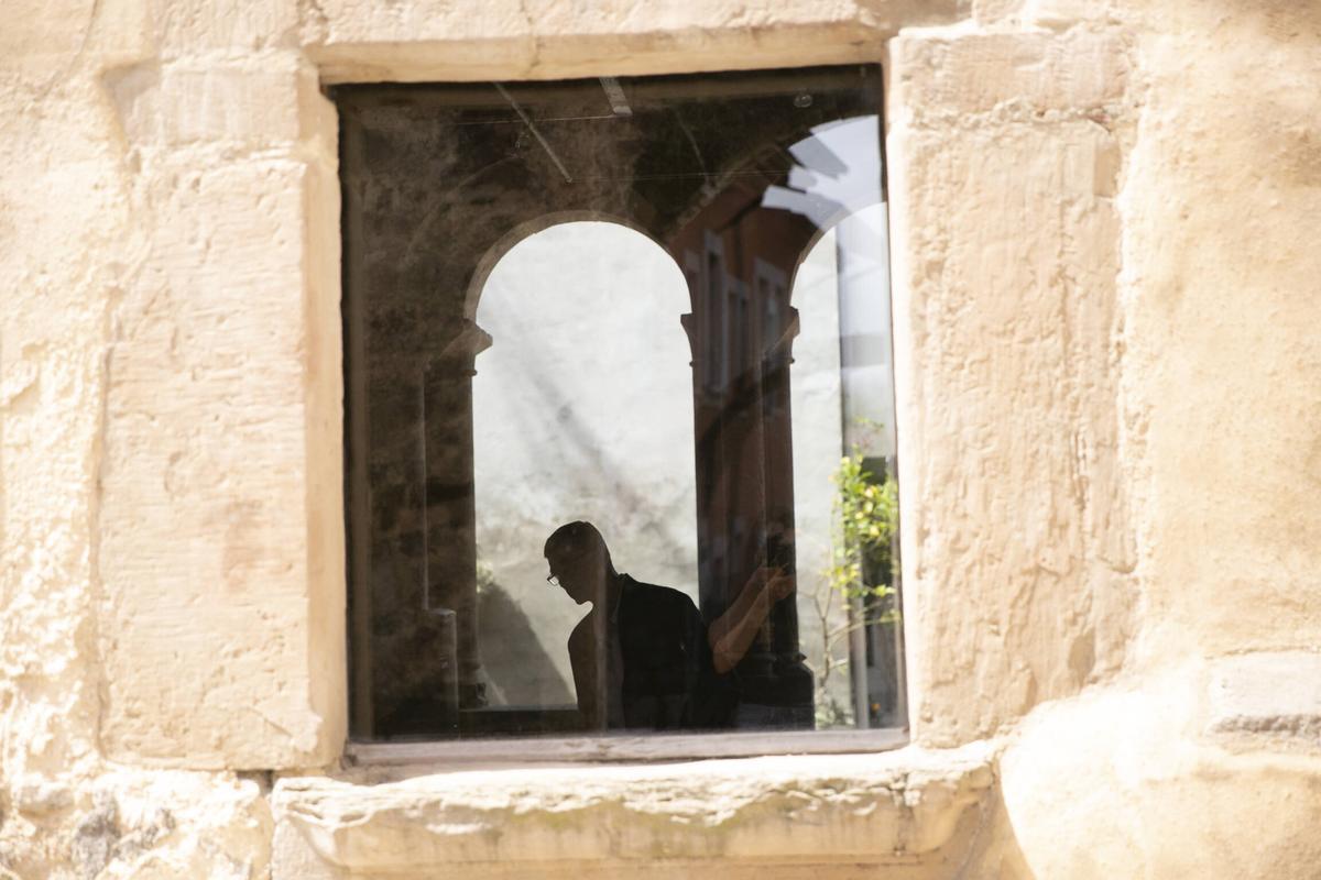 Una ventana del Monasterio de la Merced, en Castrillón.