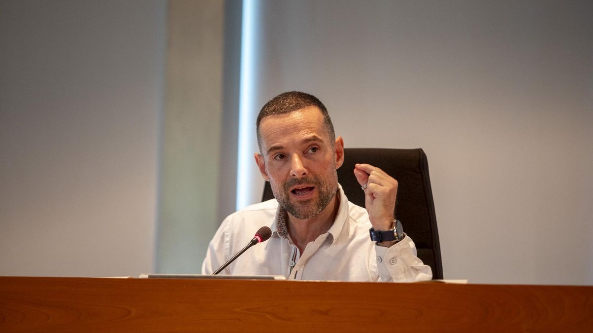 El vicepresidente Mariano Juan durante el debate.