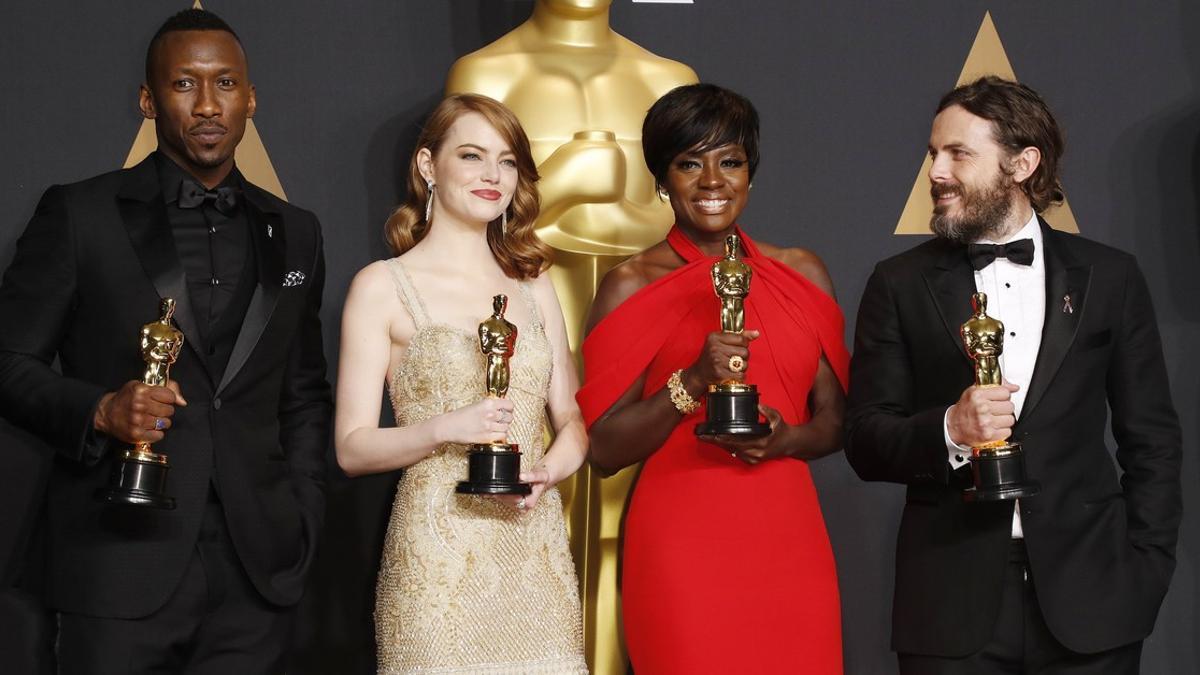 De izquierda a derecha, los actores triunfadores: Mahershala Ali ('Moonlight'), Emma Stone ('La La Land'), Viola Davis ('Fences') Casey Affleck ('Manchester y el mar').