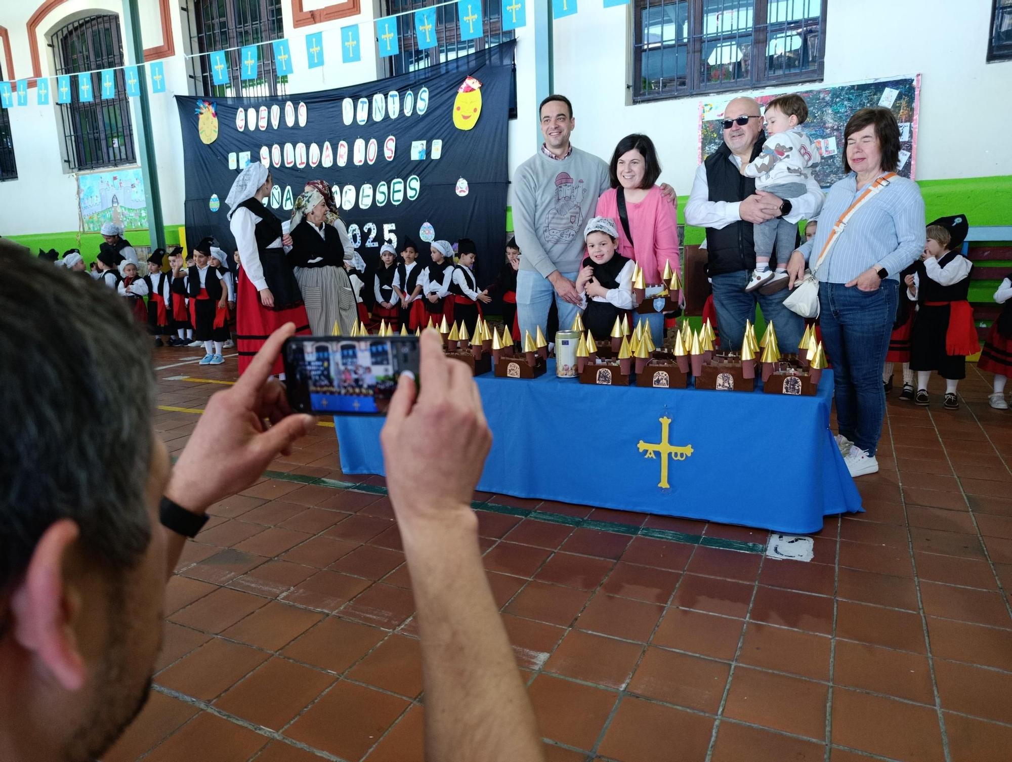 Así fue el Mercadillo de Güevos Pintos Solidarios del Peña Careses