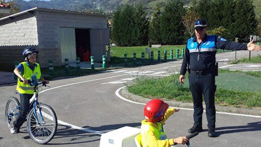 El patinete eléctrico, el vehículo de moda en el que ponen el acento las clases de seguridad vial