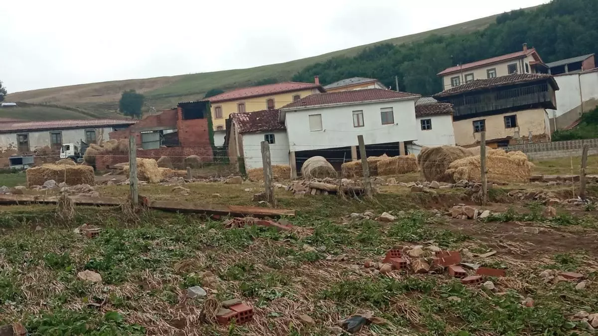 Fontalba, en Tineo, vivió una auténtica pesadilla en forma de tormenta: "Nunca vimos algo así; los destrozos son inmensos"
