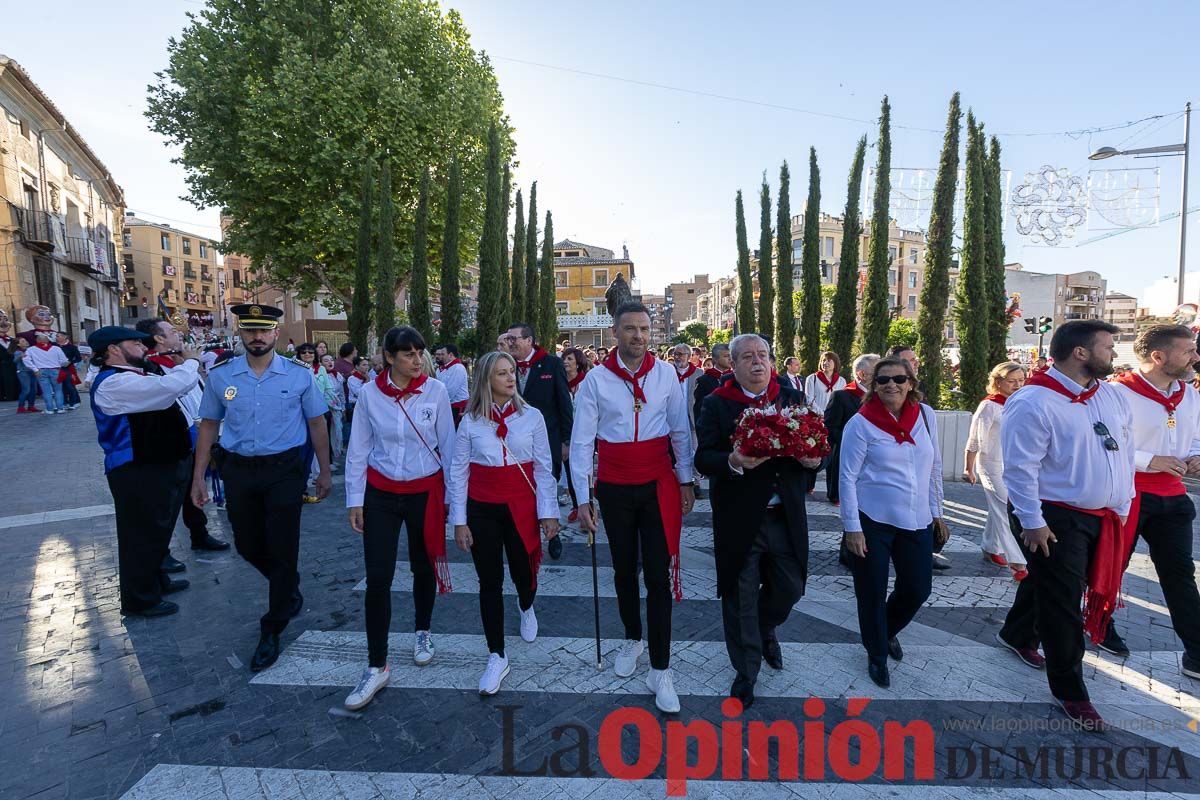 Bandeja de flores y ritual de la bendición del vino en las Fiestas de Caravaca