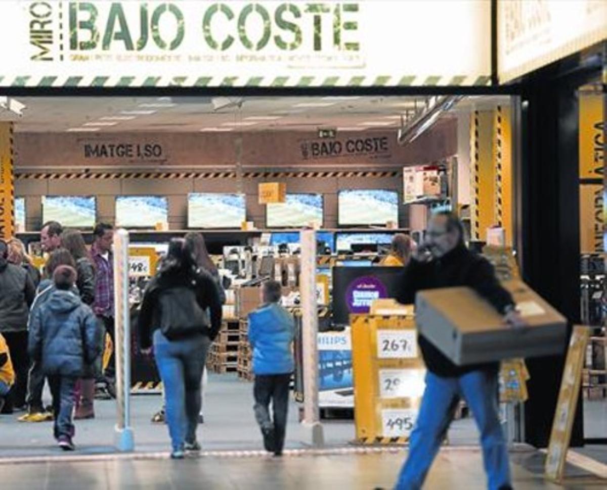 Les últimes ofertes d’Establiments Miró a la botiga de La Maquinista. Les últimes ofertes d’Establiments Miró a la botiga de La Maquinista.