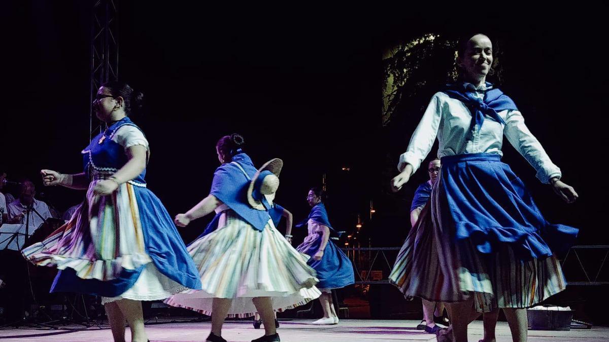 Baile de folclore en una actuación anterior en Moraleja.