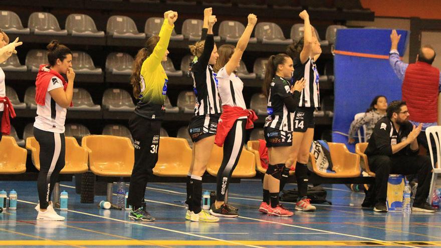 Las jugadoras del Rincón Fertilidad celebran, durante su último partido continental en Alhaurín.