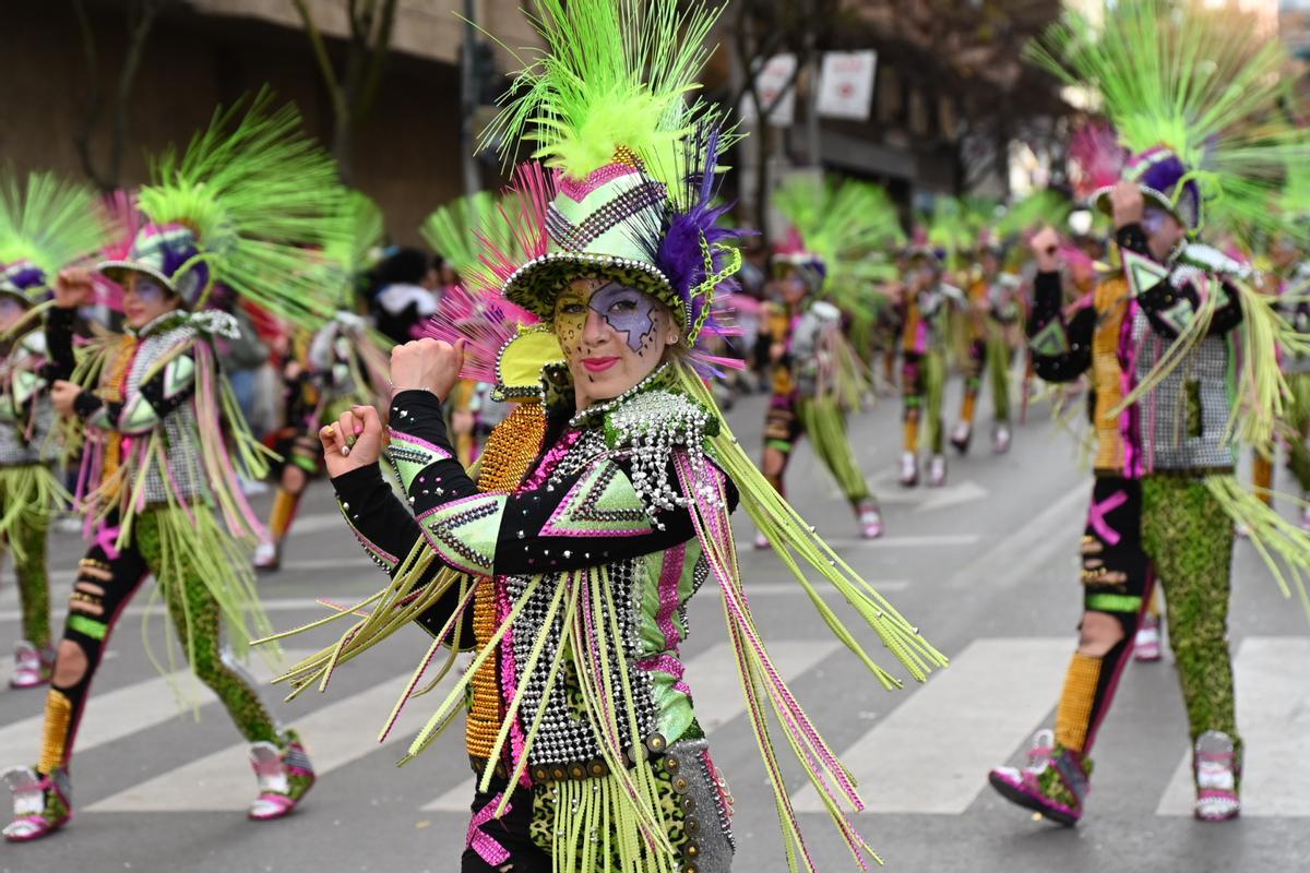 MÁS DE 5.000 PERSONAS PARTICIPAN EN LOS DESFILES DEL CARNAVAL DE BADAJOZ.