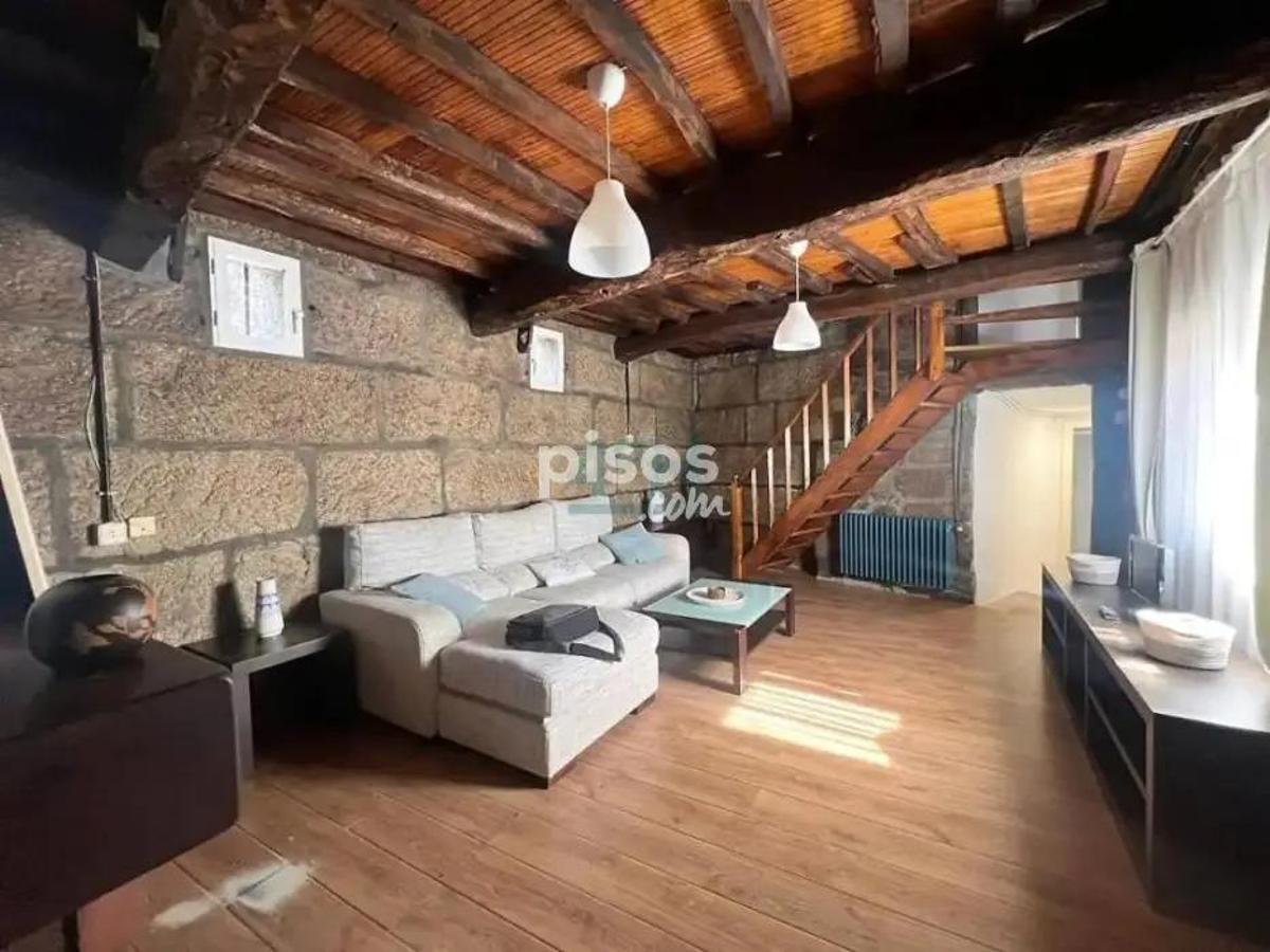 Algunas imágenes del chalet con piscina a la venta en Coles Algunas imágenes del chalet con piscina a la venta en Coles