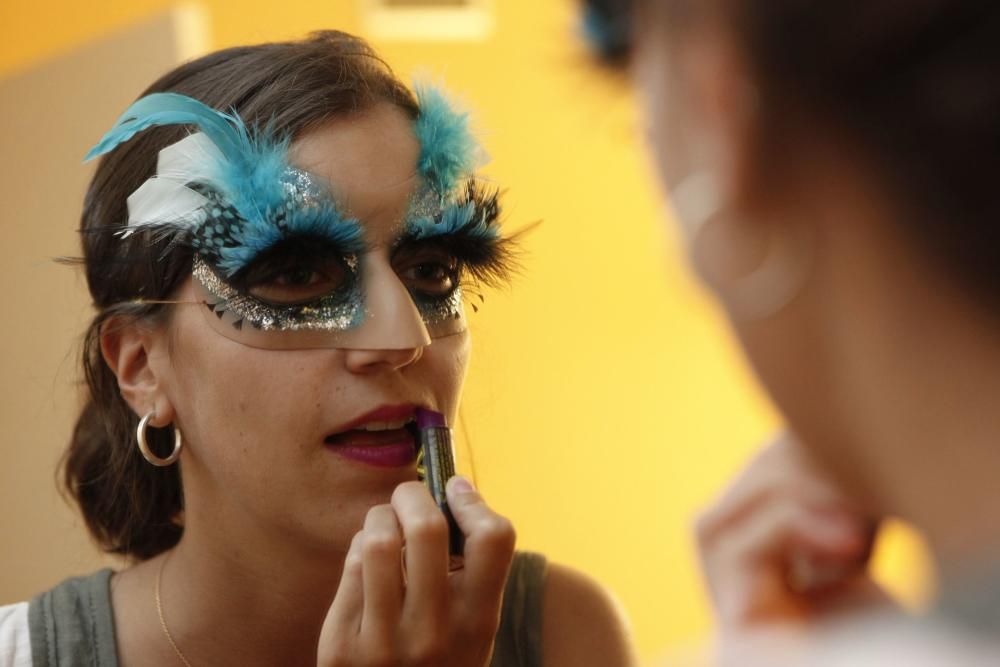 Preparativos del musical 'Priscilla, Reina del Desierto' en el Teatro Jovellanos