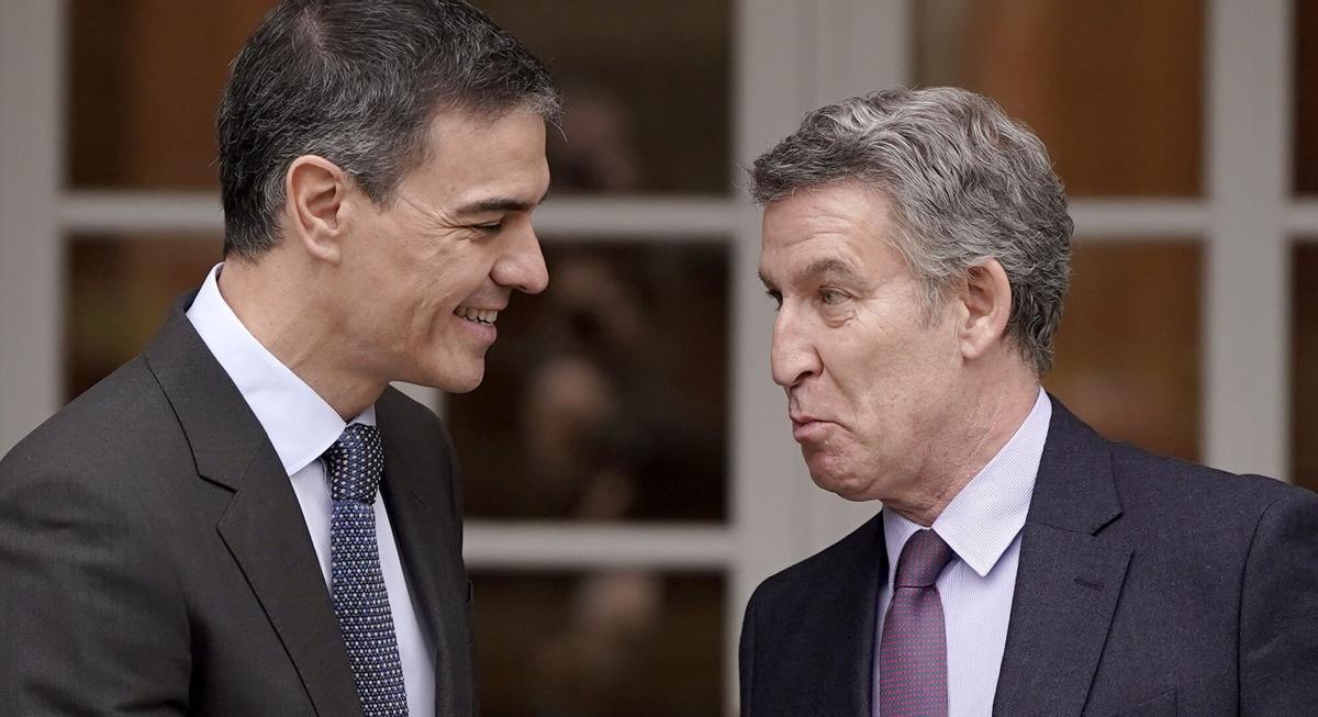 El presidente del Gobierno, Pedro Sánchez (i) y Alberto Núñez Feijóo, presidente del PP, durante su último encuentro en La Moncloa en marzo de 2025.