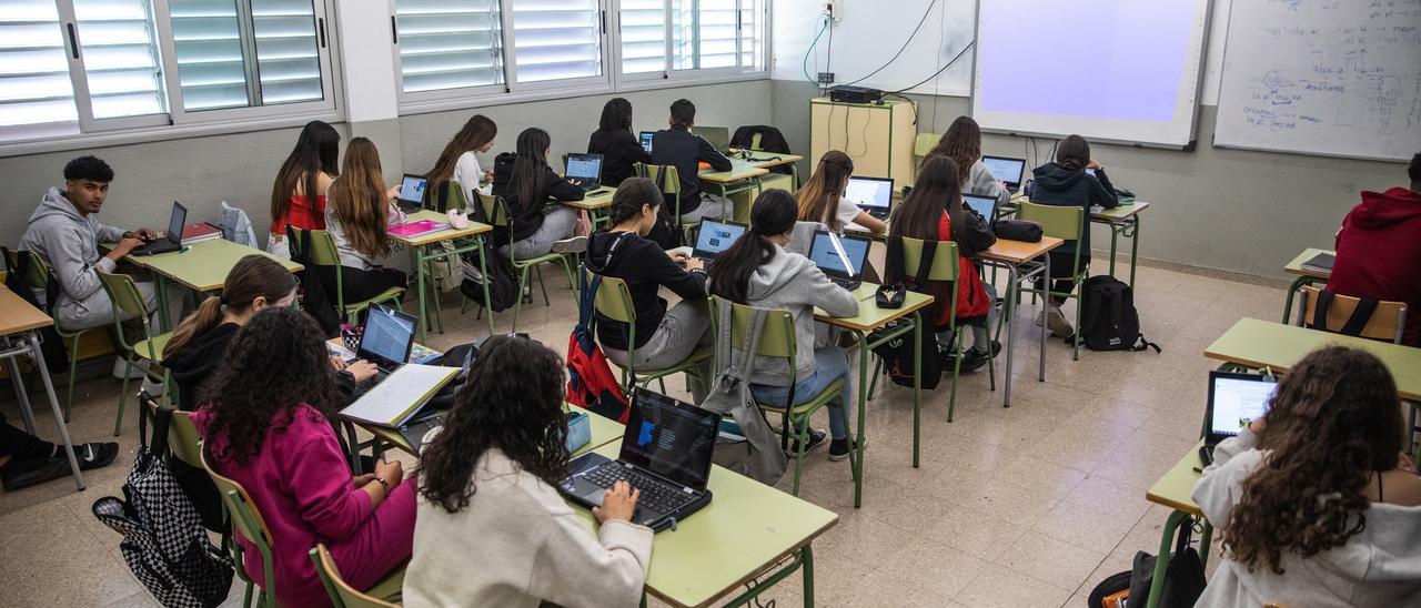 Alumnado de un instituto durante una clase.