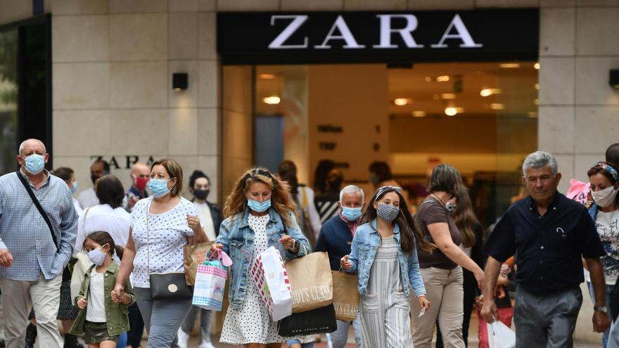 Una pelea a patadas y tortazos en un probador de Zara acaba con 3 mujeres en urgencias