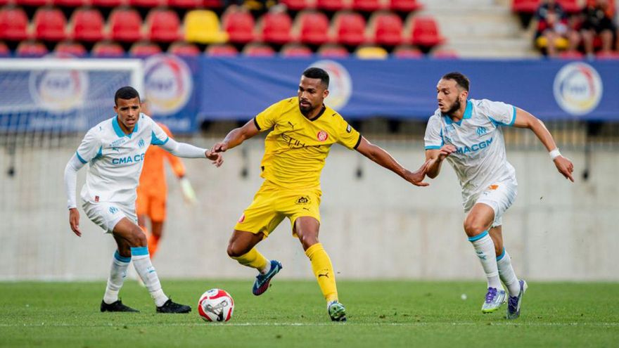 Un parell de penals aixafen l’amistós del Girona (2-0)