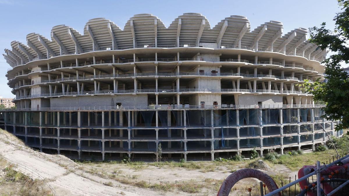 Las obras llevan trece años paradas y hoy acogerá la rueda de prensa.  g.caballero