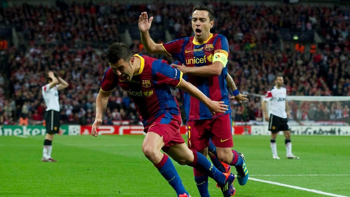 Villa y Xavi celebran un gol en la final de Wembley
