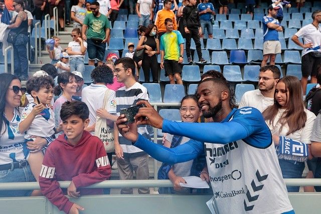 Entrenamiento del CD Tenerife a puerta abierta en el Heliodoro Rodríguez López