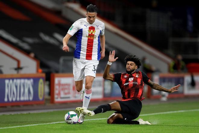 Martin Kelly, ex del Crystal Palace, ocupa normalmente la banda derecha