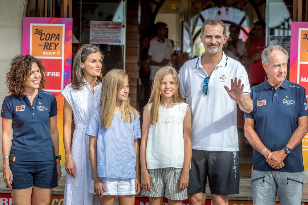 Los reyes y sus hijas en la Copa del Rey