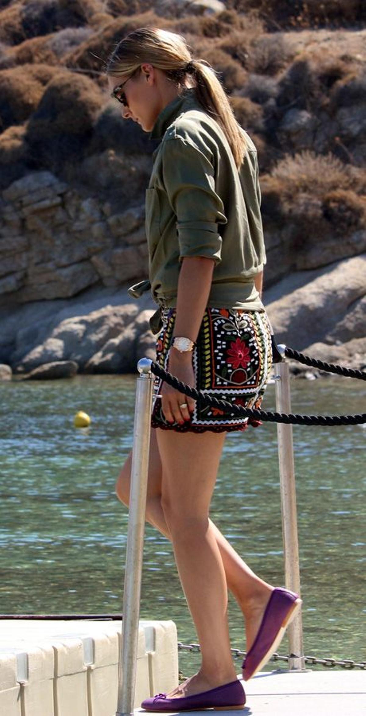 Olivia Palermo con falda bordada