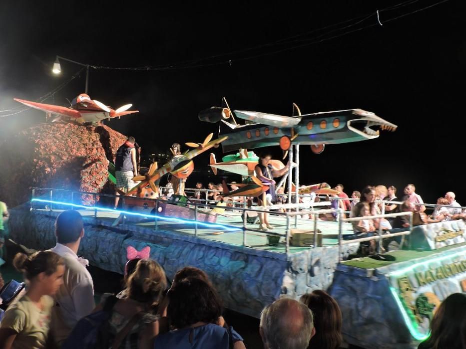 La bahía de Águilas se transforma en un gran teatro en su Carnaval de verano