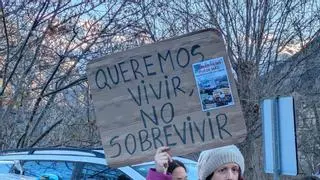 Más de 200 personas salen a la calle para exigir más inversión en Cerler: "Somos vecinos, no somos una postal, ni un decorado de invierno, ni un reclamo turístico"