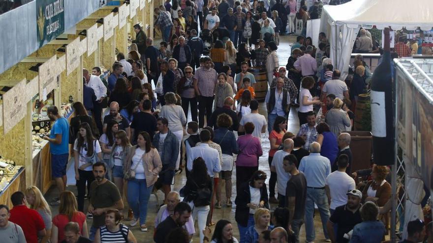 La 38º Feria del Queso y del Vino, y la 39ª de Cerámica reúnen a 80 expositores de toda España y Portugal