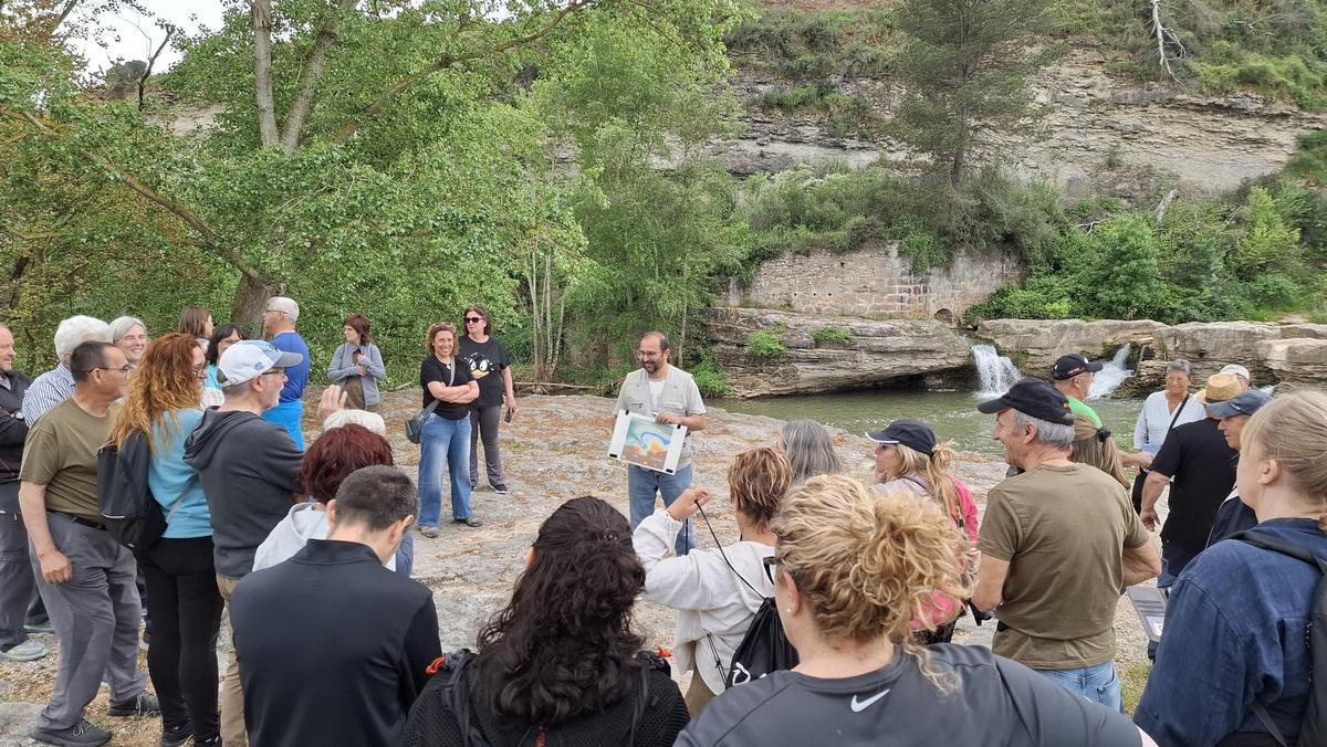 Una trentena de persones participen en una la passejada geològica del Casal de Viladordis