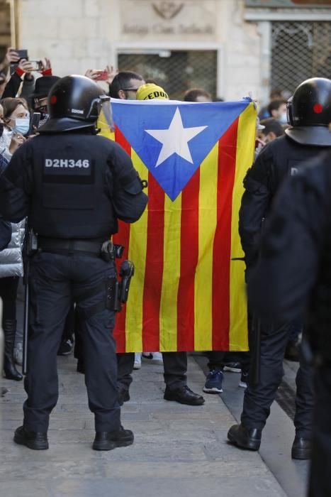 CDR i Vox es manifesten a la plaça del vi sense enfrontaments