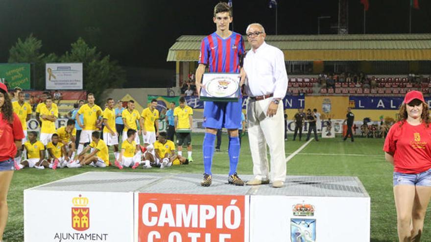 El azulgrana Pepelu fue designado mejor jugador del torneo