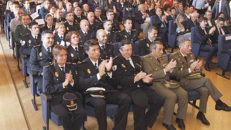 Algunos de los condecorados en el acto celebrado en el Liceo de Ourense. // Iñaki Osorio