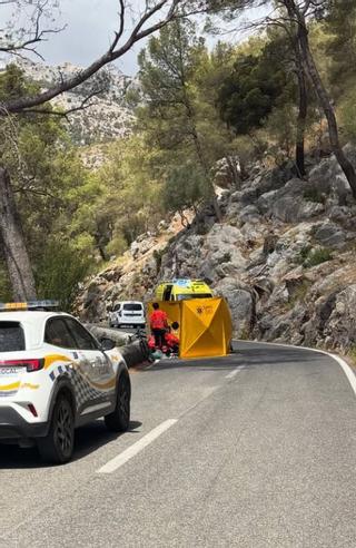Un ciclista, en estado crítico tras chocar con un coche en la carretera de Lluc