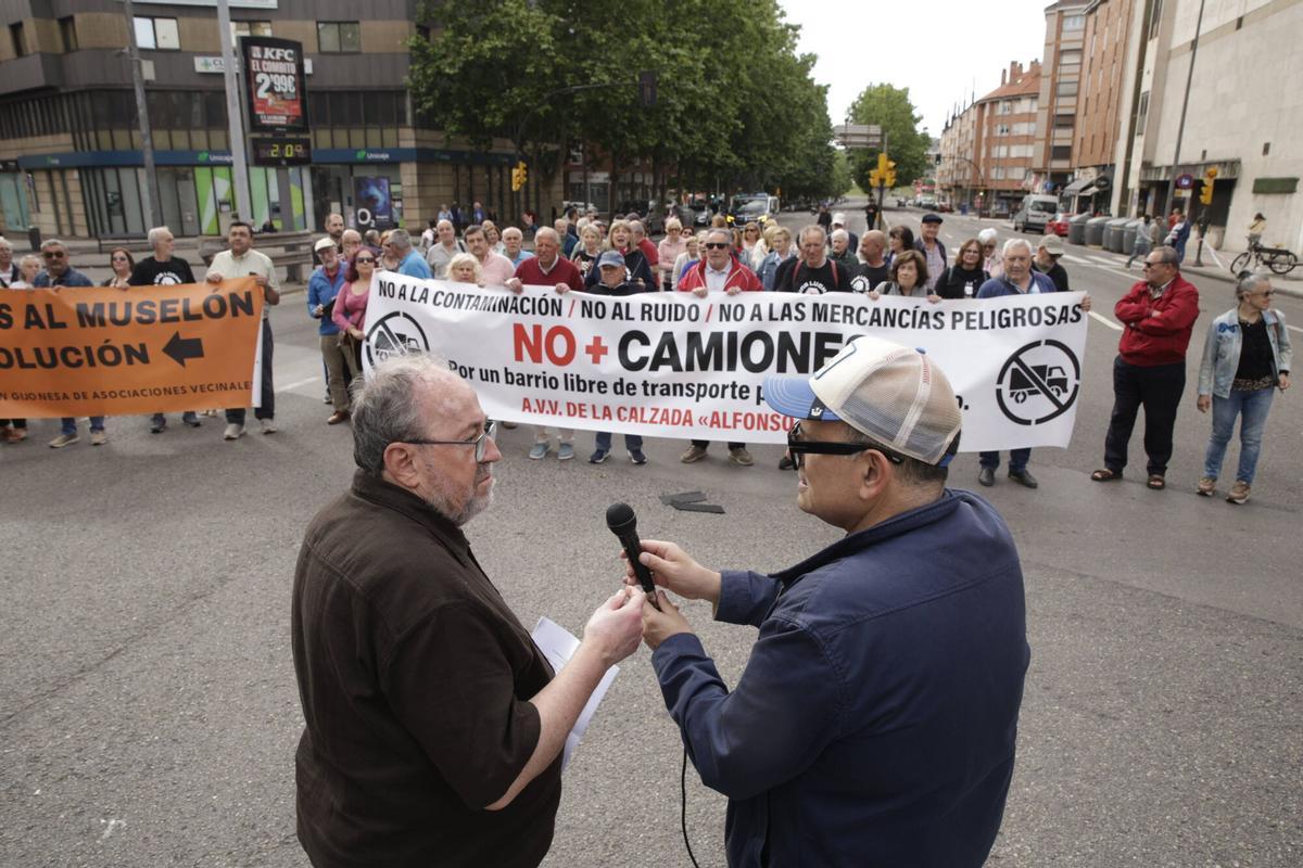 En imágenes: La Calzada vuelve a la carga por los accesos a El Musel