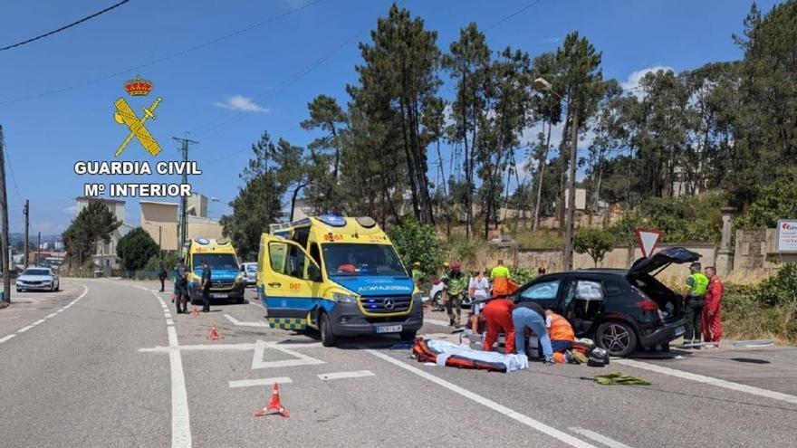 Mueren los dos ocupantes de un mismo coche tras chocar de frente contra otro vehículo en O Porriño