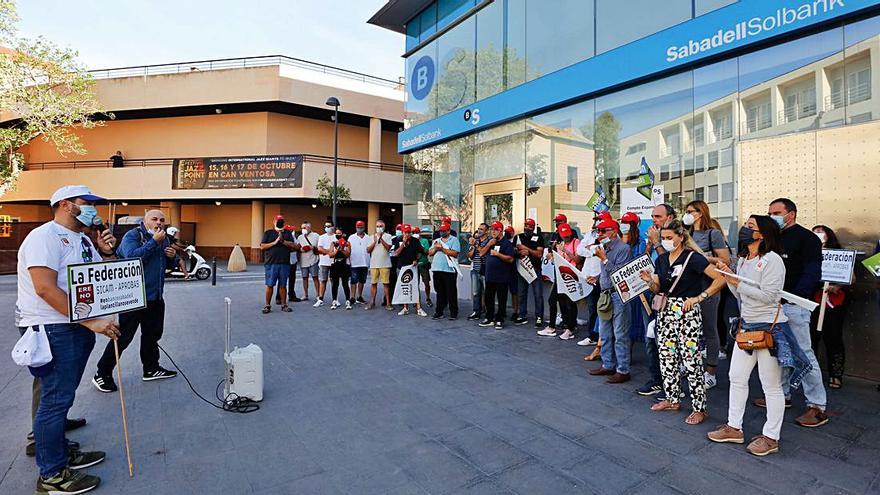 Protesta y cierre de oficinas en Ibiza y Formentera por el ERE del Banc Sabadell