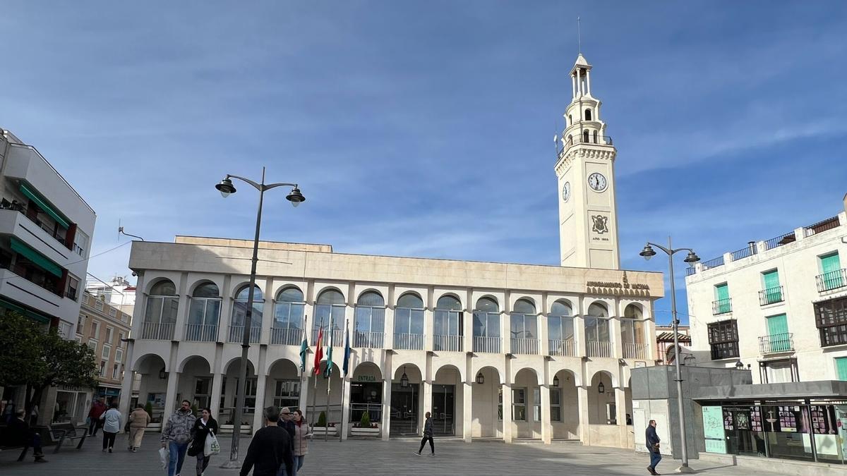 Fachada principal del ayuntamiento de Lucena, en la Plaza Nueva