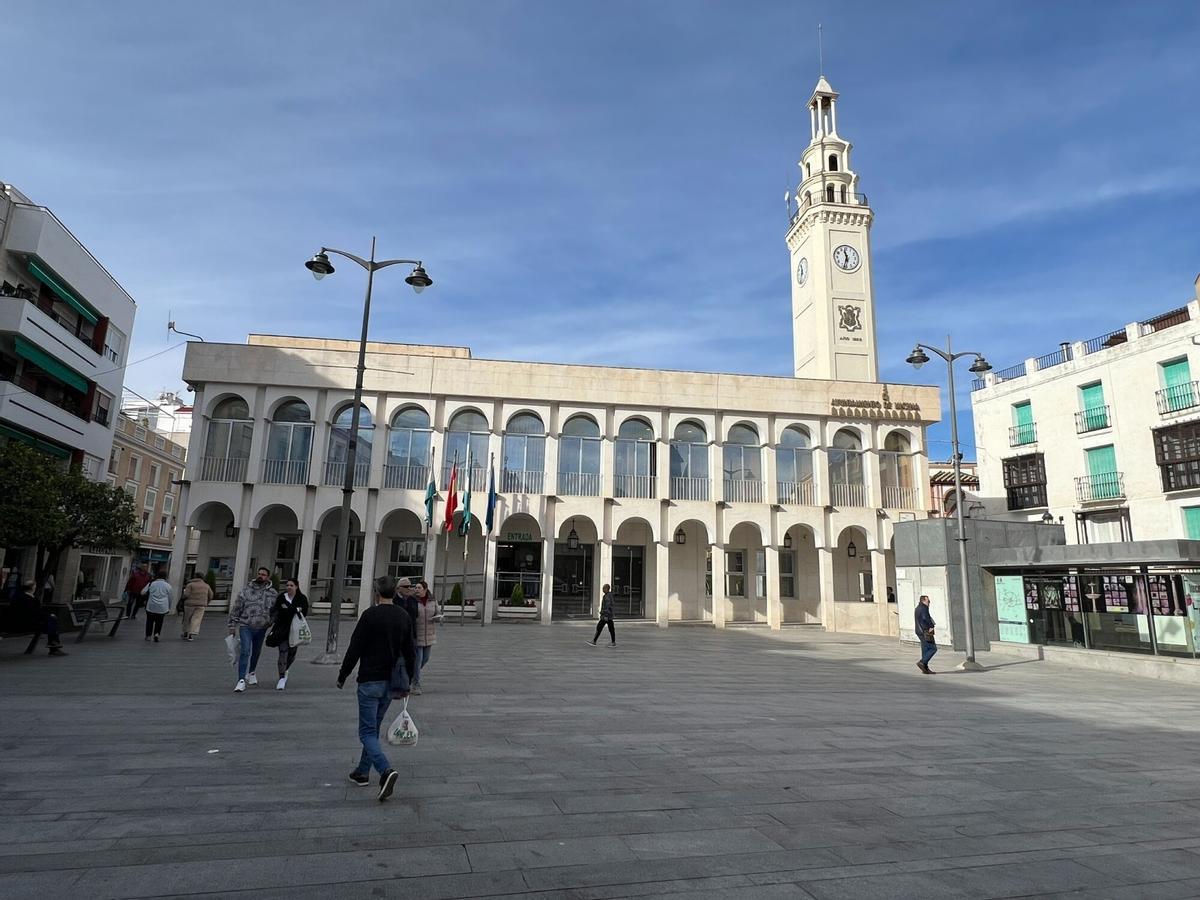 Fachada principal del ayuntamiento de Lucena, en la Plaza Nueva