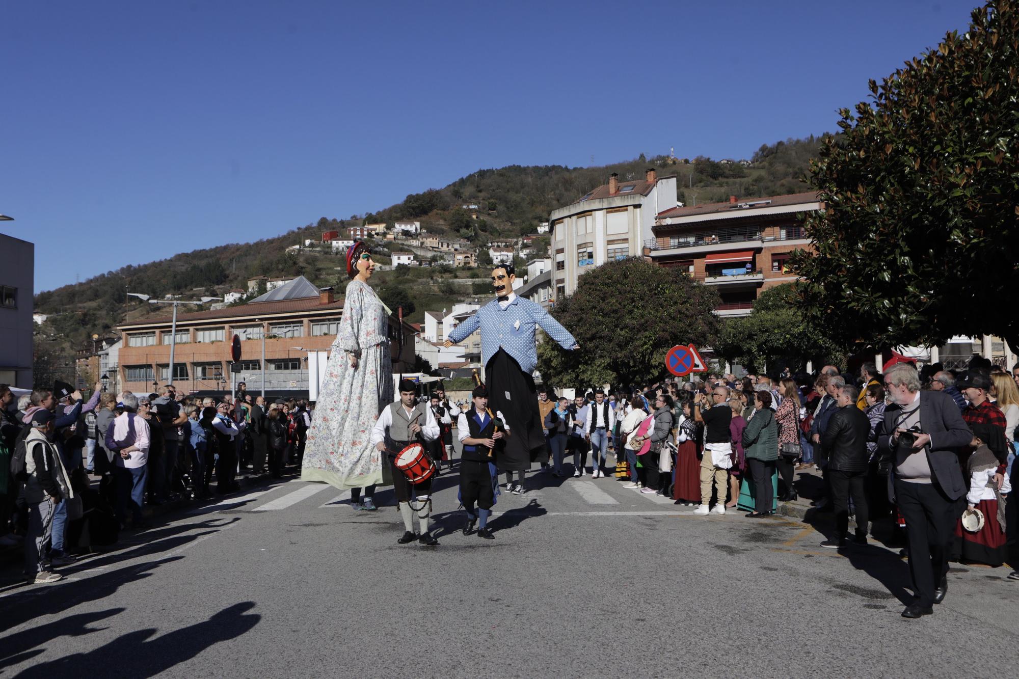 EN IMÁGENES: La localidad allerana de Moreda celebra San Martín, la fiesta de los Humanitarios