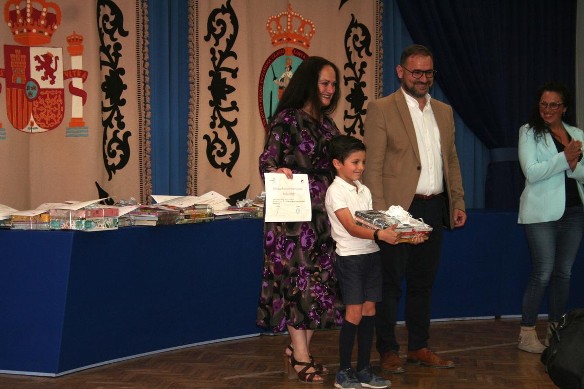 Daniel Franco Martínez recogía feliz el segundo premio por ‘Un niño indeciso’.
