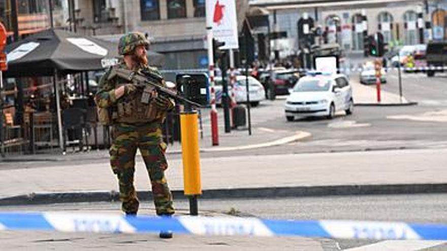 La policía belga abate a un hombre tras provocar una explosión en Bruselas