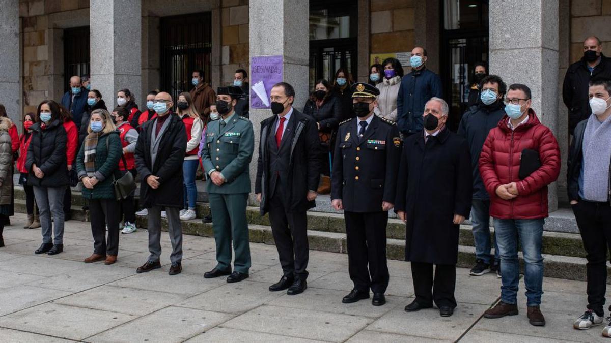 Minuto de silencio en la Subdelegación del Gobierno.