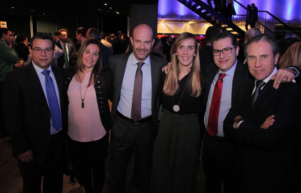 El director comercial de Editorial Prensa Valenciana, Pablo Rodríguez (centro), junto a parte de su equipo: Paco Durá, Clara Sánchez, Elena del Pozo, Vicent Montoro y Pedro Pelagio.