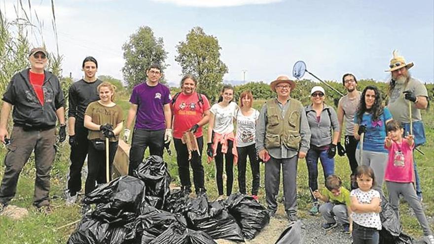 Més de 800 voluntaris retiren 10 tones de residus dels rius