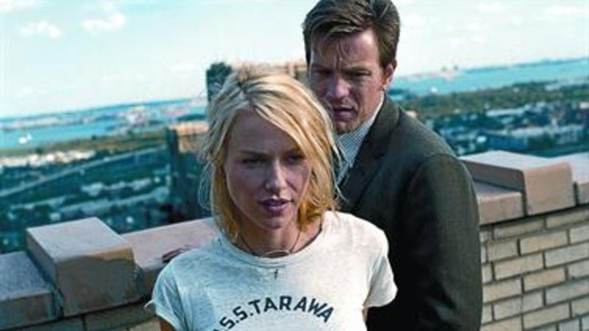 Naomi Watts y Ewan McGregor, en una imagen del 'thriller' 'Tránsito', de Marc Forster.