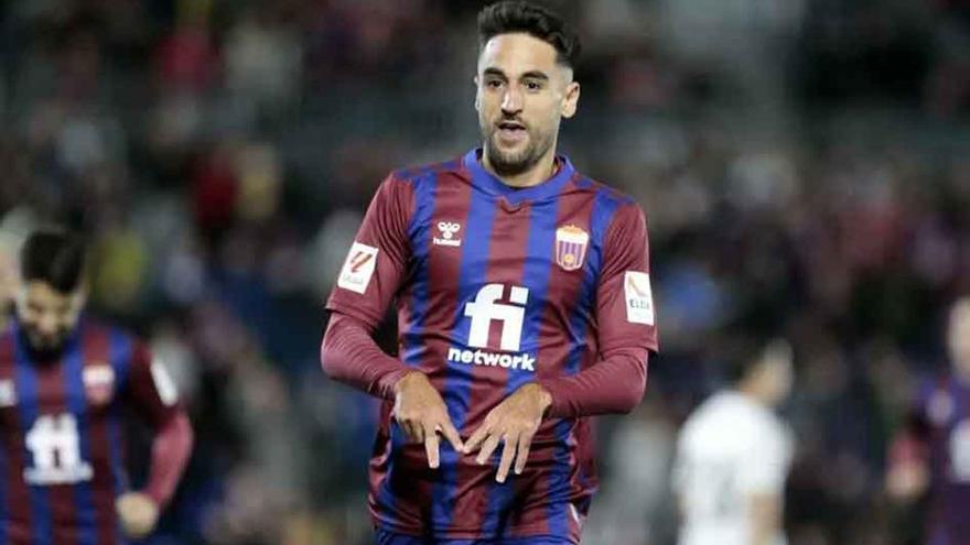 Último día para fichar a Chapela o quedarse igual